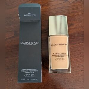 Laura Mercier Flawless Lumière Foundation - 2W2 Butterscotch